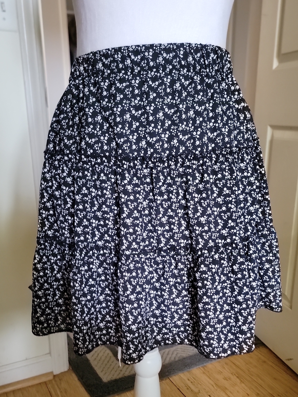 Romwe Black Floral Tiered Women’s Skirt